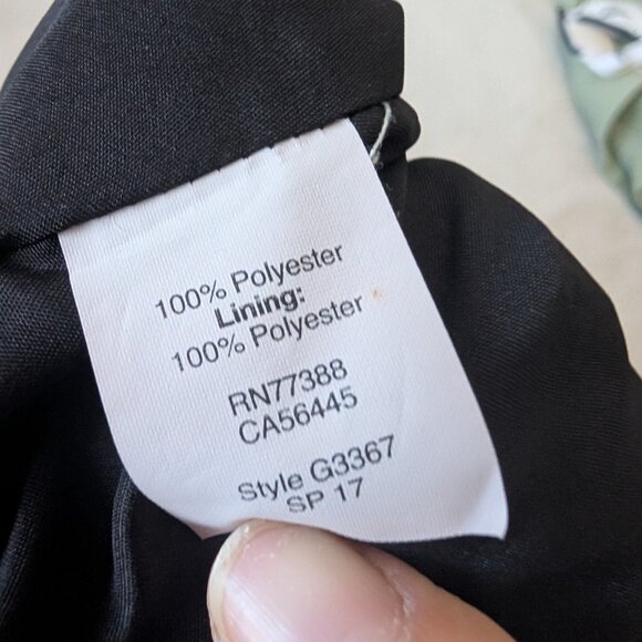 3/$30 Flowy lined tank with scalloped neck line - Picture 4 of 7